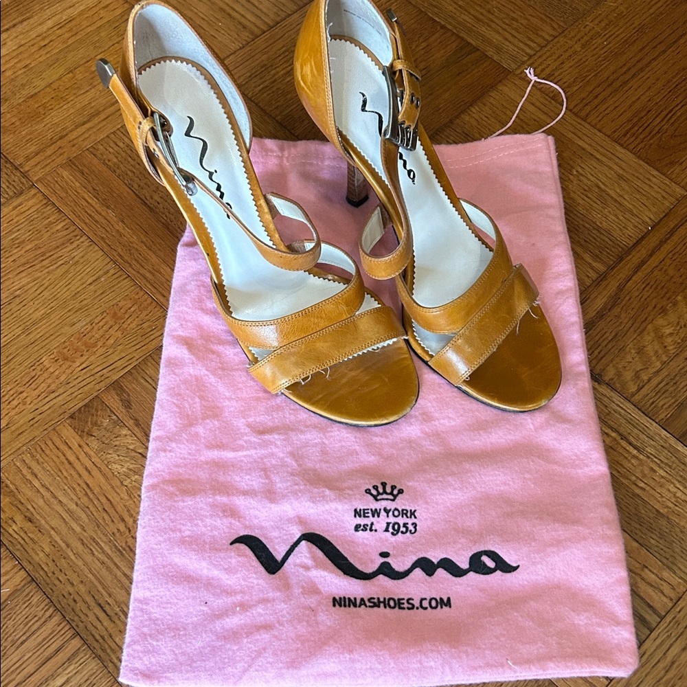 Nina leather sandal pump size 8